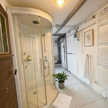 Wohnhaus Mit Besonderer Ausstrahlung *